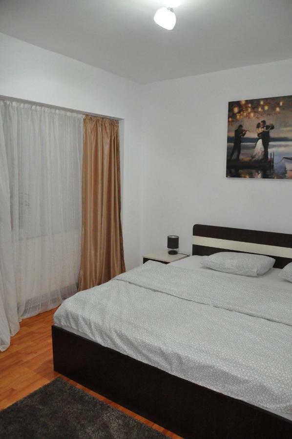 Mario Apartments Resita Eksteriør billede