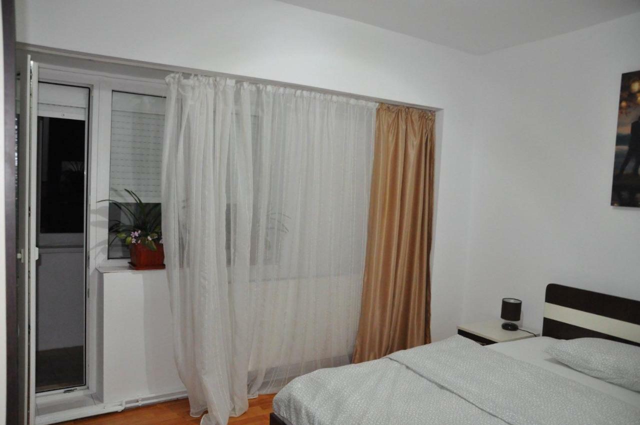 Mario Apartments Resita Eksteriør billede