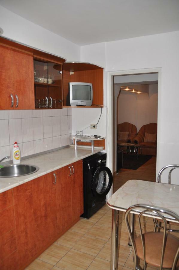 Mario Apartments Resita Eksteriør billede