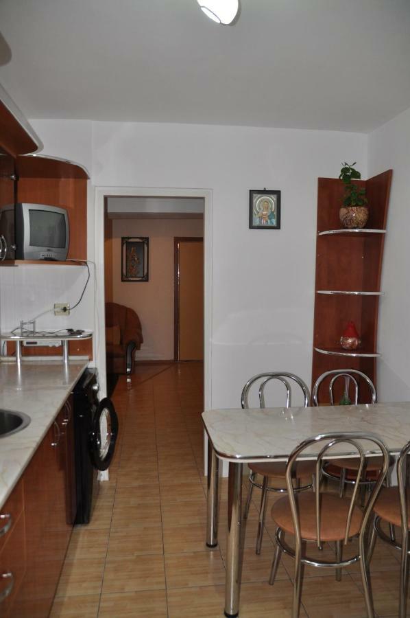 Mario Apartments Resita Eksteriør billede